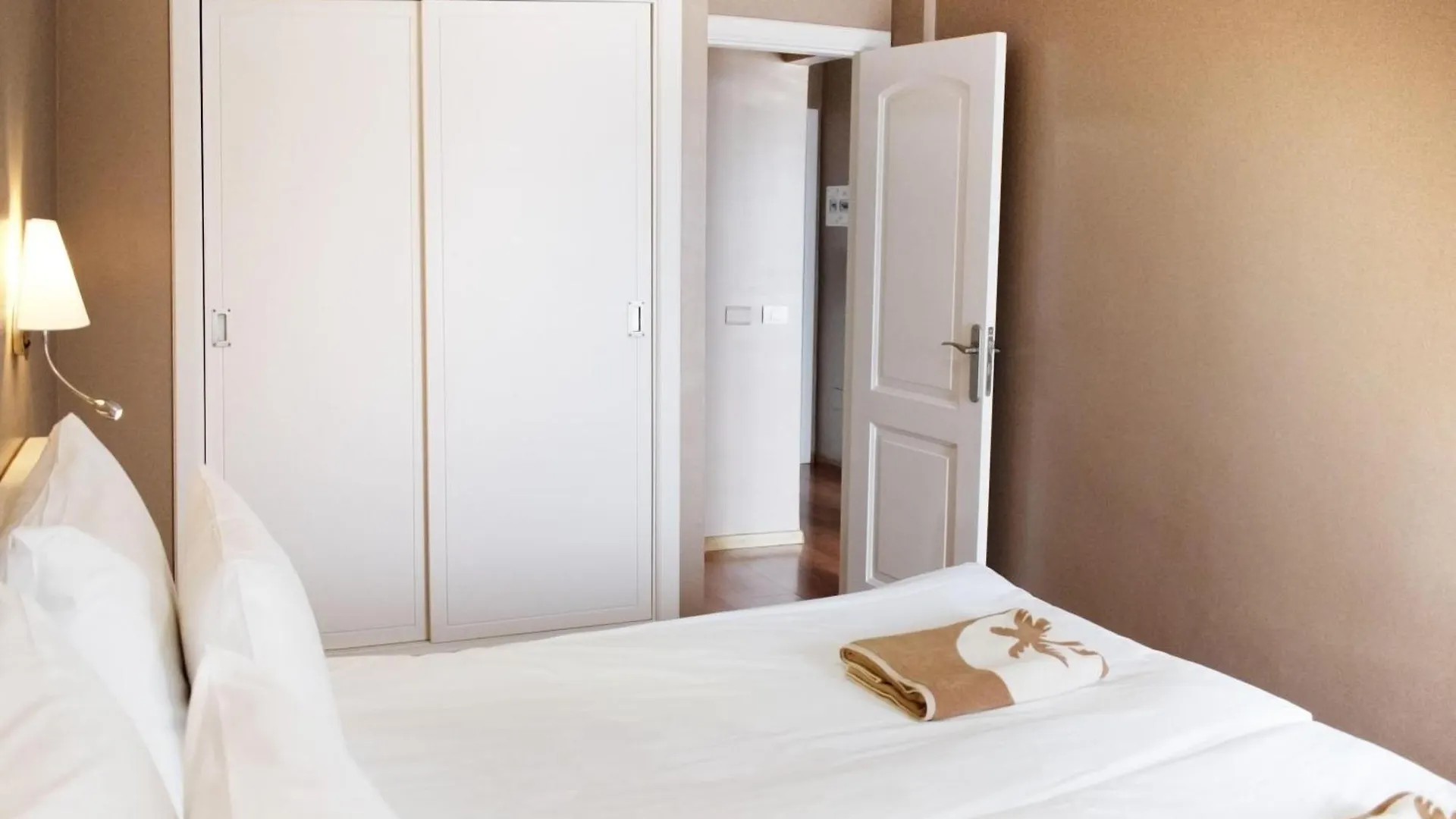 Coral La Quinta Park Suites Santa Úrsula Apartment
